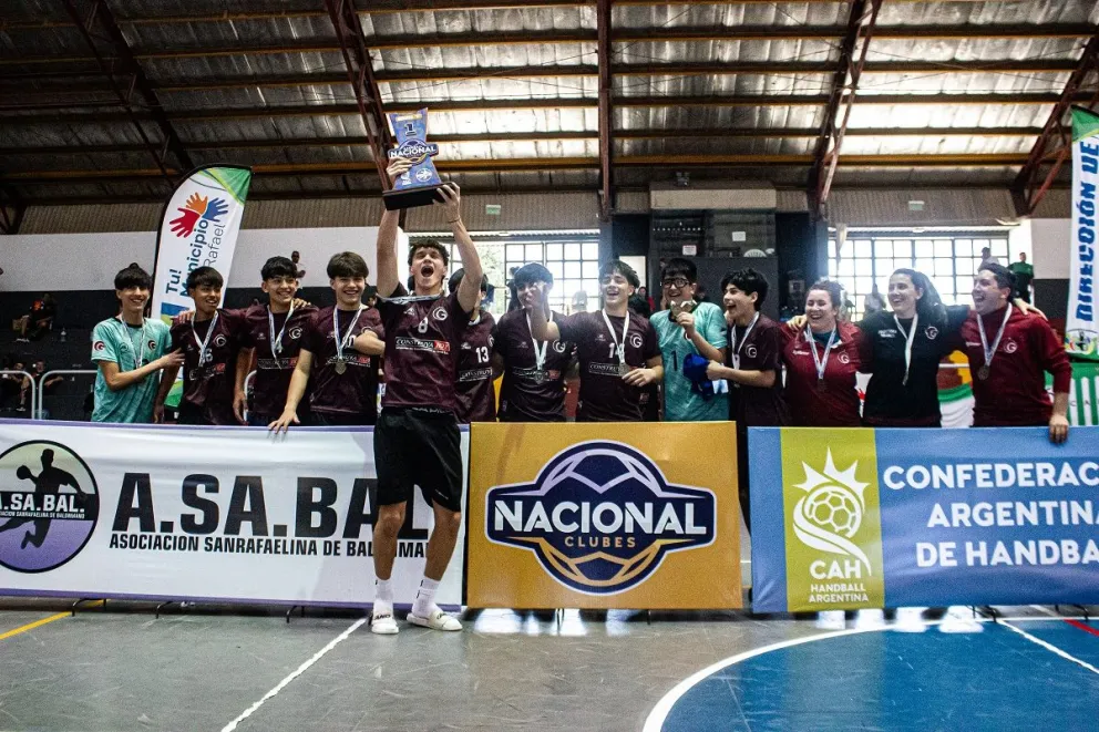 Goliat se hizo "Gigante" en el Nacional de Clubes de Handball.