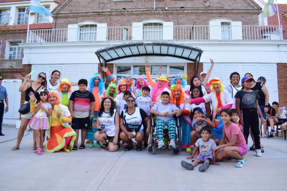 Payamédicos y Payamédicas en los jardines del Ministerio. Foto: Gentileza