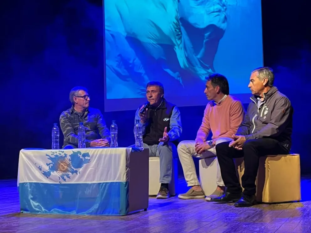 El acto se desarrolló con varias escuelas presentes.