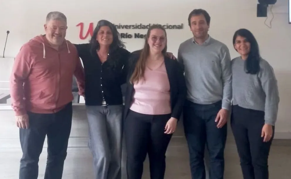 Su trabajo destacó que el sistema aporta transparencia y agilidad, pero enfrenta resistencia cultural y generacional.