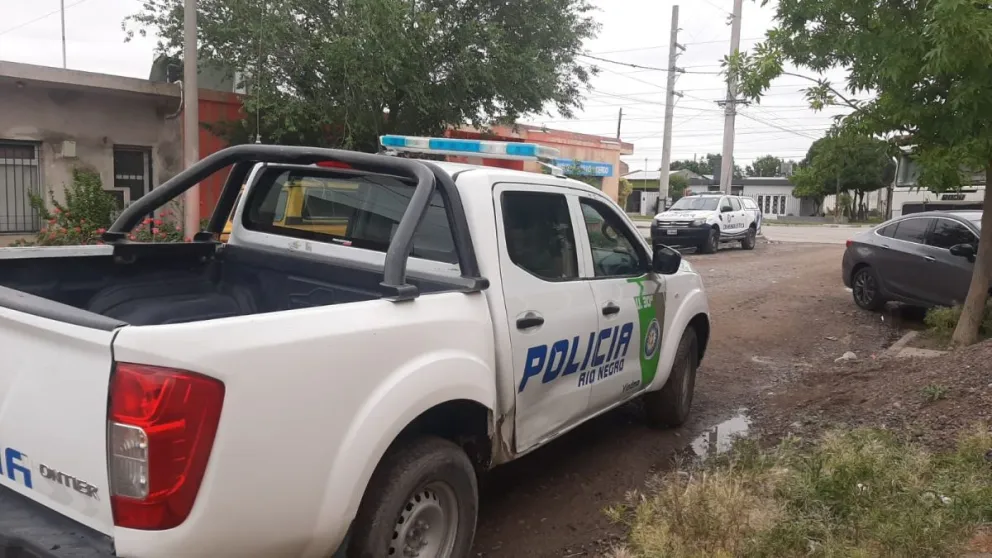 Policías de la Comisaría 30 estuvieron desde temprano en la zona. Fotos NoticiasNet. 