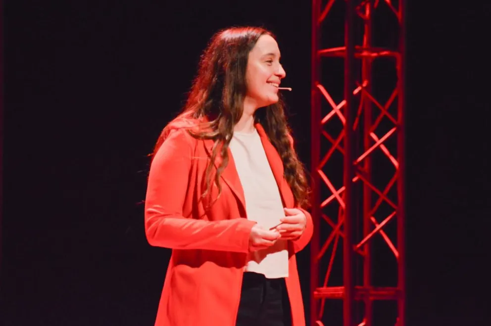 Ailén Lascano Micaz y su charla sobre cómo acabó con los miedos que tenía internamente. Fotos Emanuel Mirenghi para NoticiasNet. 