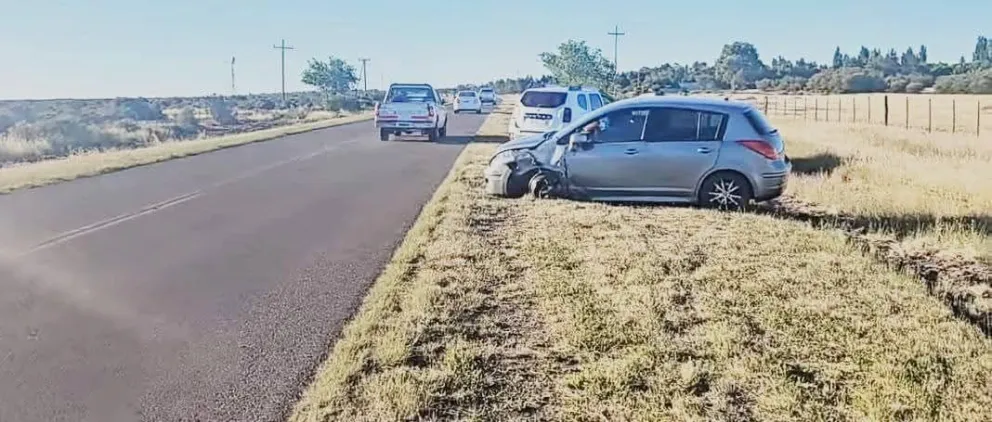 El Tiida perdió parte del tren delantero. Foto gentileza.