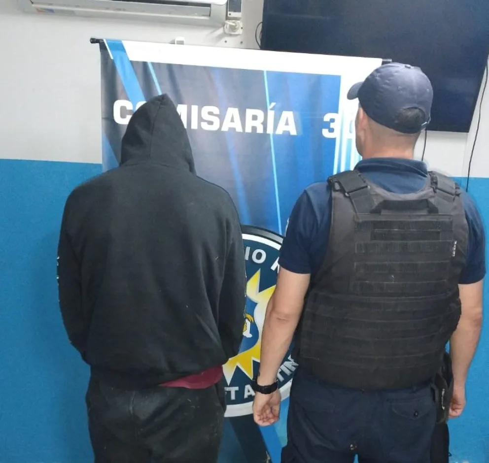 Uno quedó adentro de la comisaría 30º. Foto gentileza. 