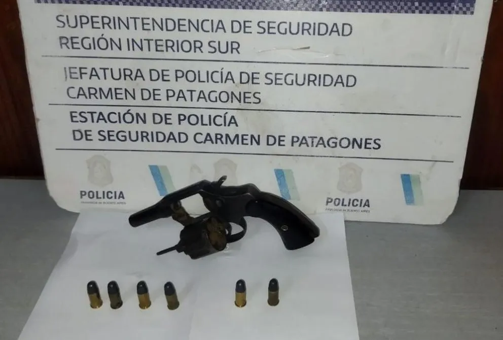 El arma de fuego fue secuestrada por el personal policial. 
