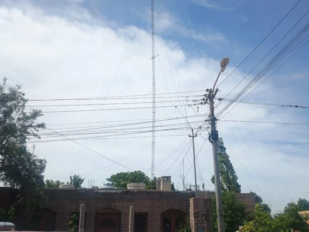 Antena en desuso de "FM Crecer". Foto: Vanesa Schwemmler