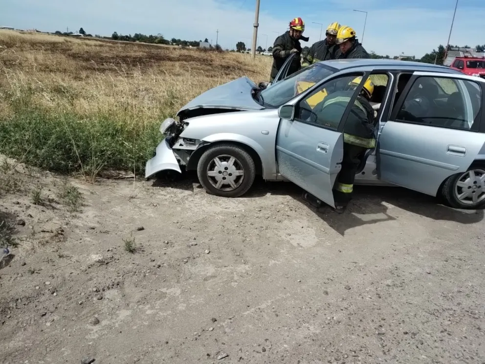 El Corsa salía del Parque Industrial e ingresaba a la cinta asfáltica. 