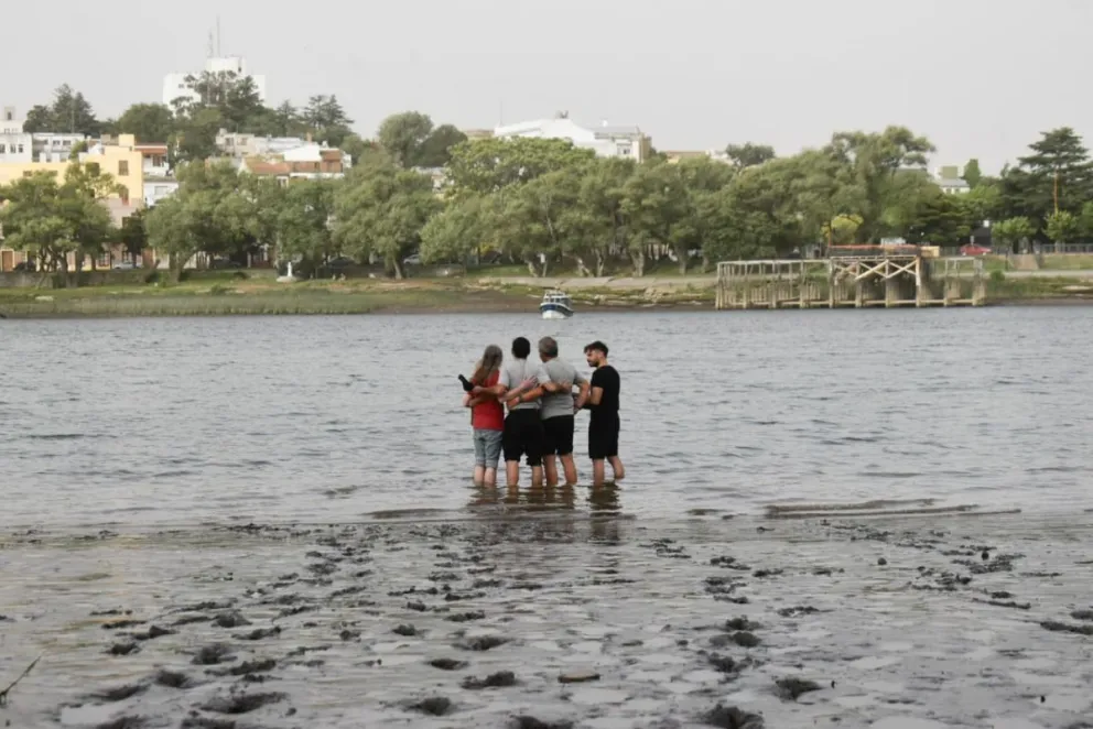 Un silencio casi absoluto en el que solo se escuchaba el fuerte viento. (Fotos Vanesa Schwemmler).