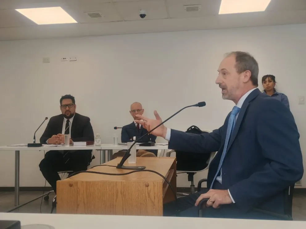 El juez Brussino Kain dio su declaración en la sala del Anexo del Poder Judicial de Viedma. Fotos NoticiasNet. 