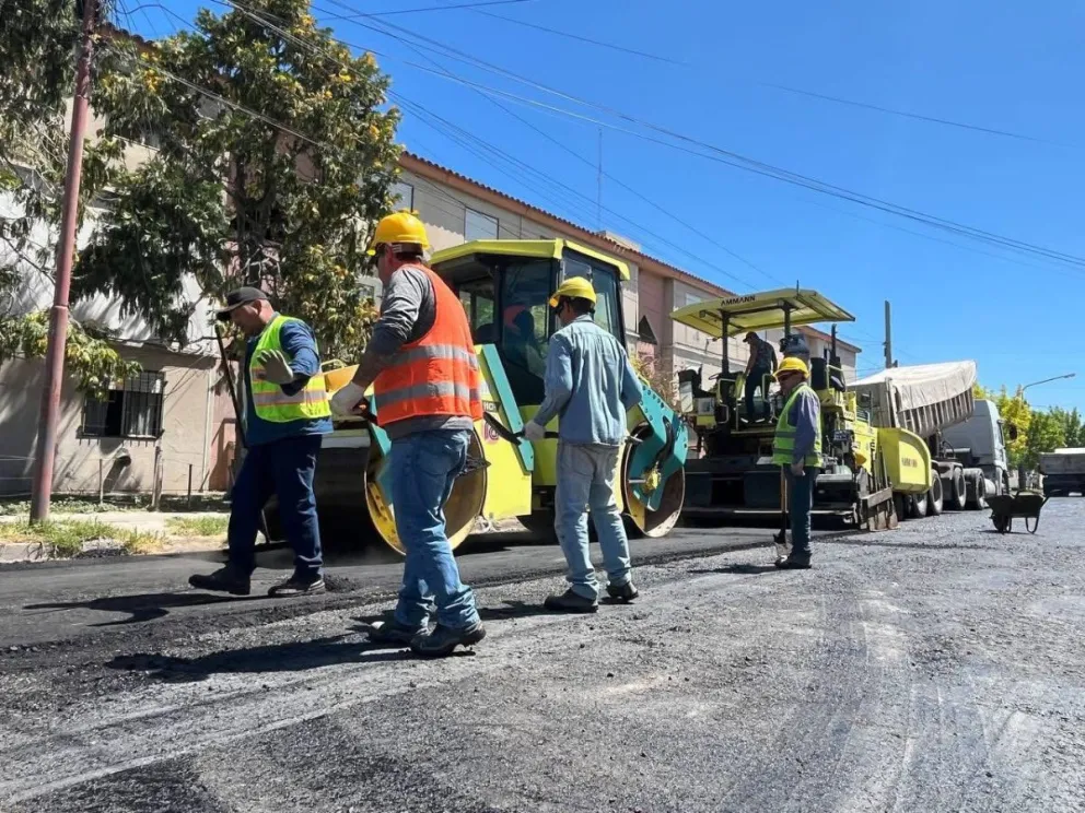Hay intención de pedir un préstamo para obras de asfalto. Foto Municipalidad de Viedma.