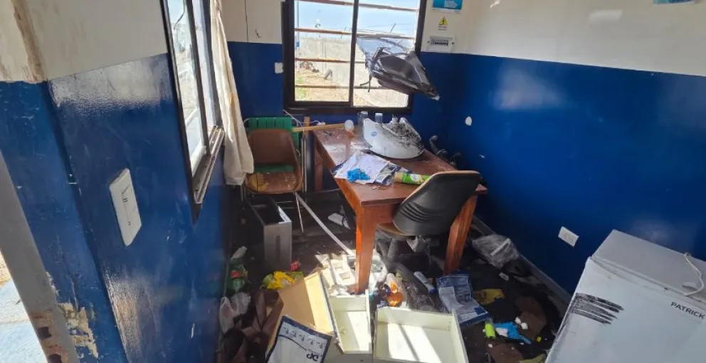 Forzaron el ingreso, sustrajeron elementos y generaron daños.