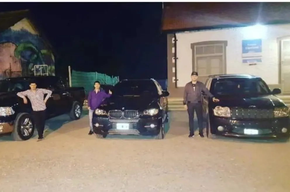 Una imagen de recuerdo: la publicó el mismo Araneda en 2016. A la derecha, Ramiro Gutiérrez; en el medio, Axel "chinito" Araneda.