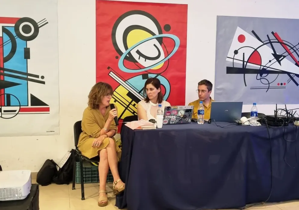 La docentes e investigadora Teresa Sanchez en una de las actividades desarrolladas. 