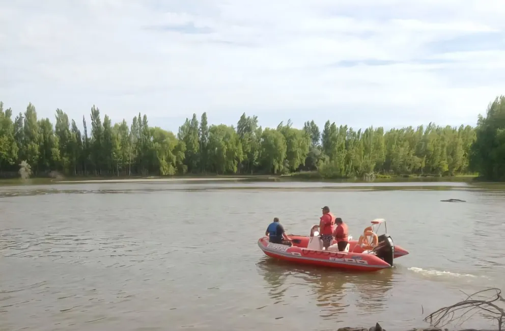 El joven había ingresado al río junto a su padre para intentar salvar a su hermana. 
