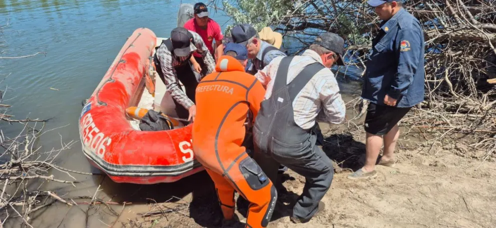 Intensas labores de la Prefectura de Patagones y de San Antonio Oeste en el lugar. 