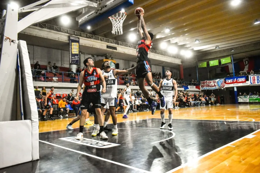 Tropiezo en casa para el Deportivo Viedma. Fotos: Vanesa Schwemmler para NoticiasNet.