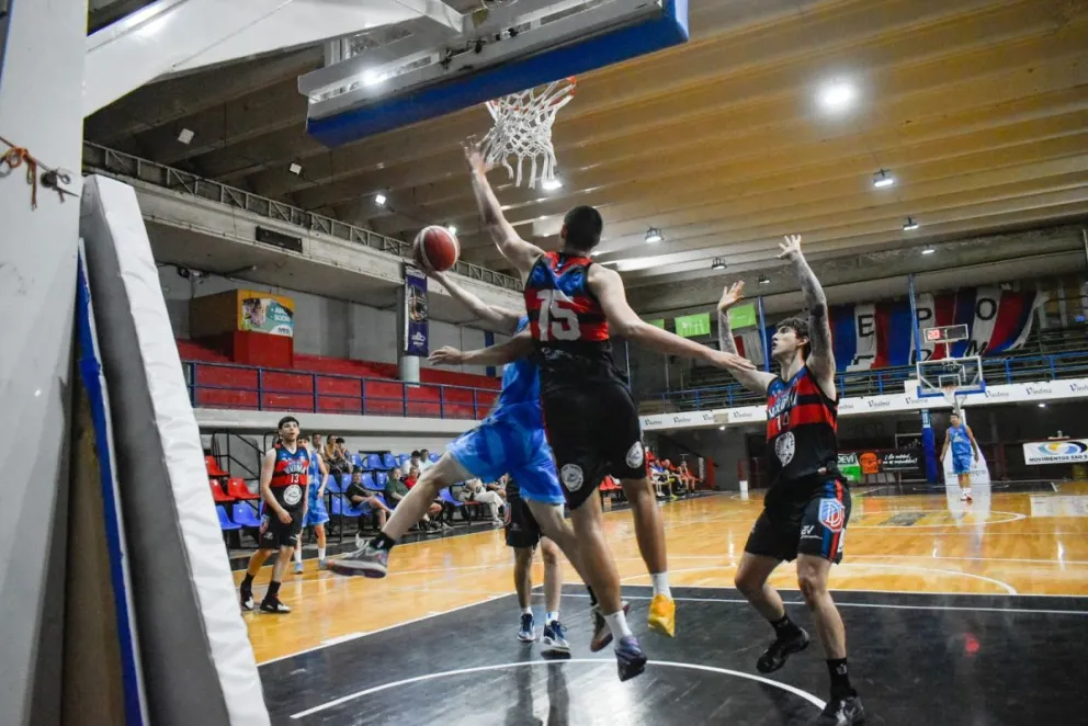 Deportivo Viedma se quedó con el primer duelo de la serie. Fotos Vanesa Schwemmler para NoticiasNet. 