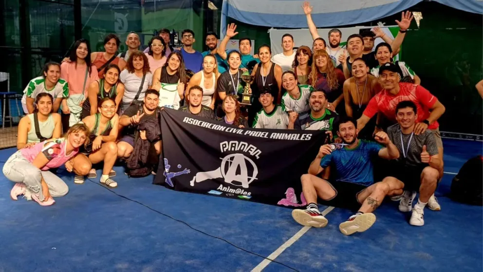 Enorme actuación de la delegación rionegrina de Pádel en Mar del Plata. Foto Gentileza Pádel Animales