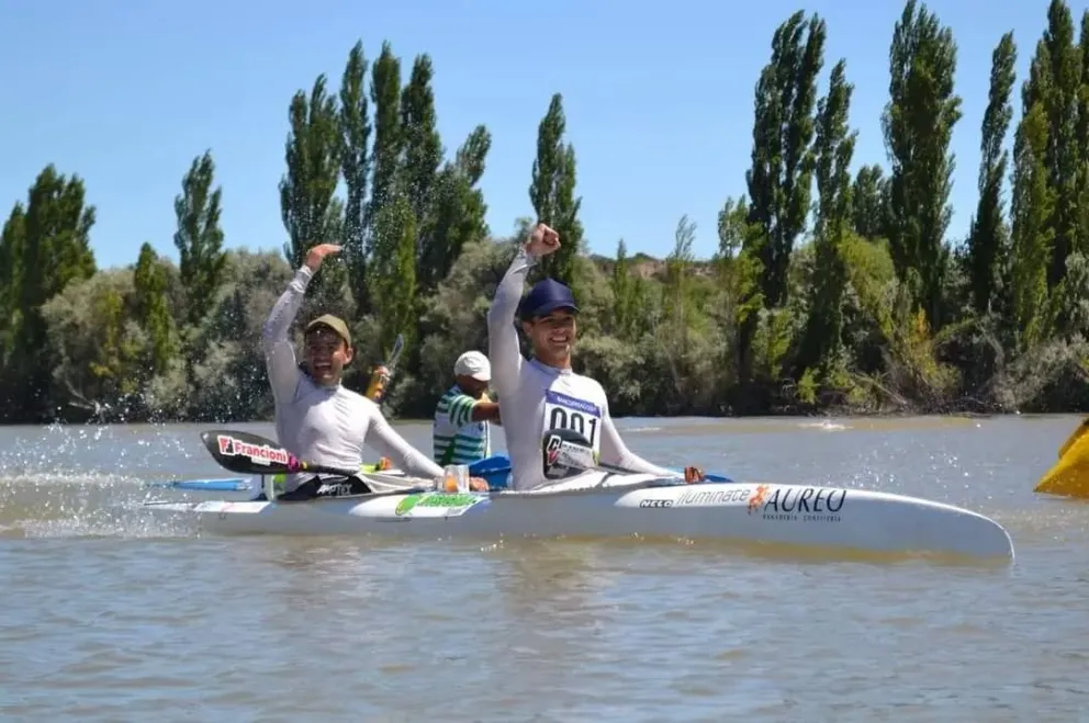 Damián Pinta y Facundo Lucero, otros campeones que se anotan en la Regata del Río Negro. Fotos Instagram.