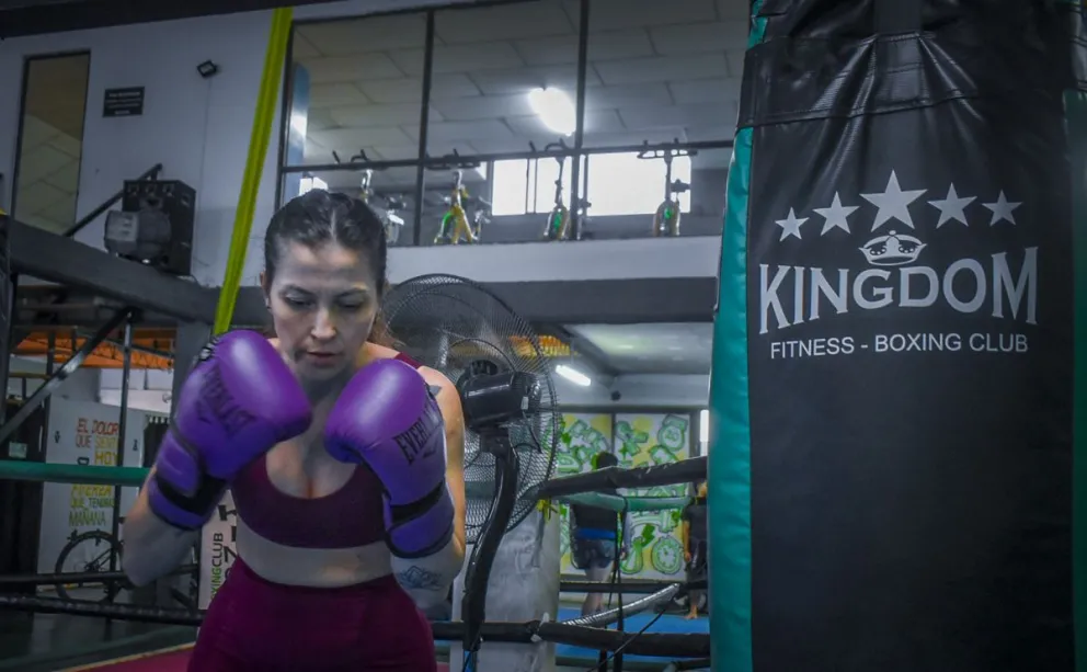 Romina Alcaraz y su proyecto de Guardia Alta para mujeres de la Comarca. Fotos Vanesa Schwemmler para NoticiasNet. 