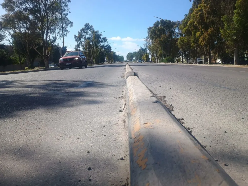El cordón intermitente de la avenida Perón genera adeptos y detractores. Fotos: Vanesa Schwemmler