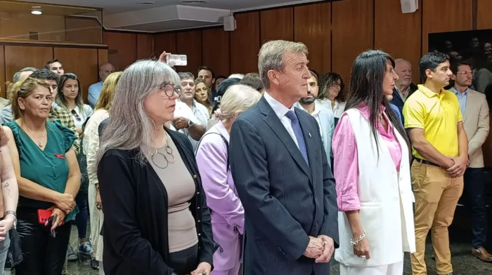 Entrega de diplomas a los senadores y diputados nacionales. 