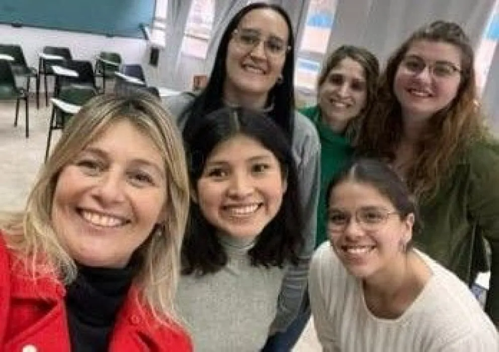 Viviana Bolleta junto con las integrantes del proyecto. 