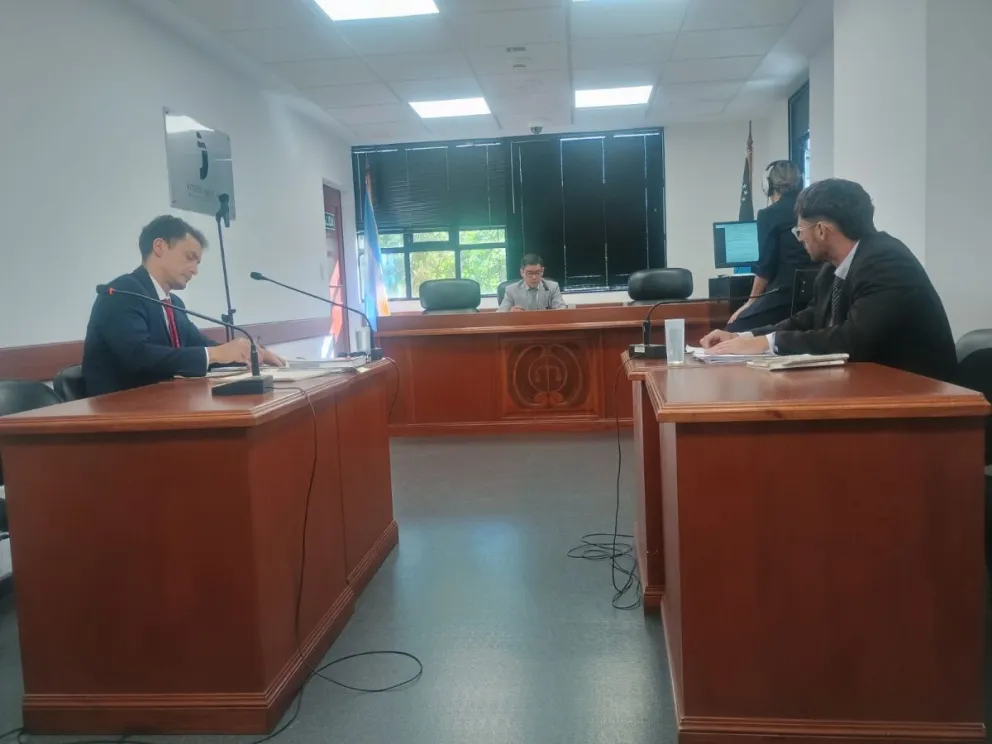 El juez Guillermo González Sacco con el defensor oficial, Camilo Curo Antún y el fiscal adjunto Ricardo Pridebailo