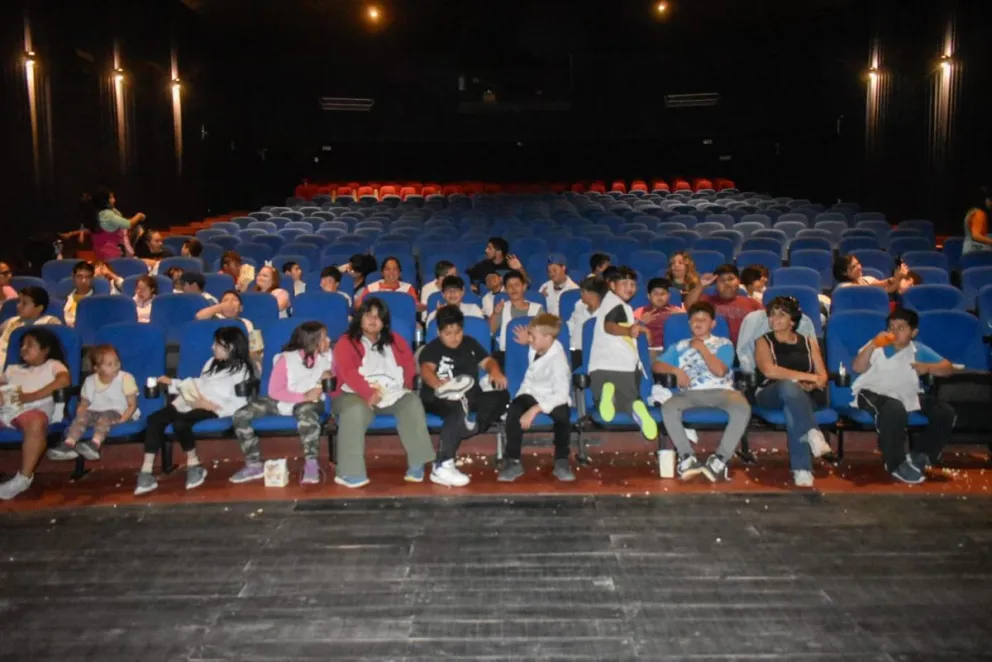 Niños y niñas de Escuelas Primaria N° 22 y N° 125 de Viedma. Fotos: Vanesa Schwemmler