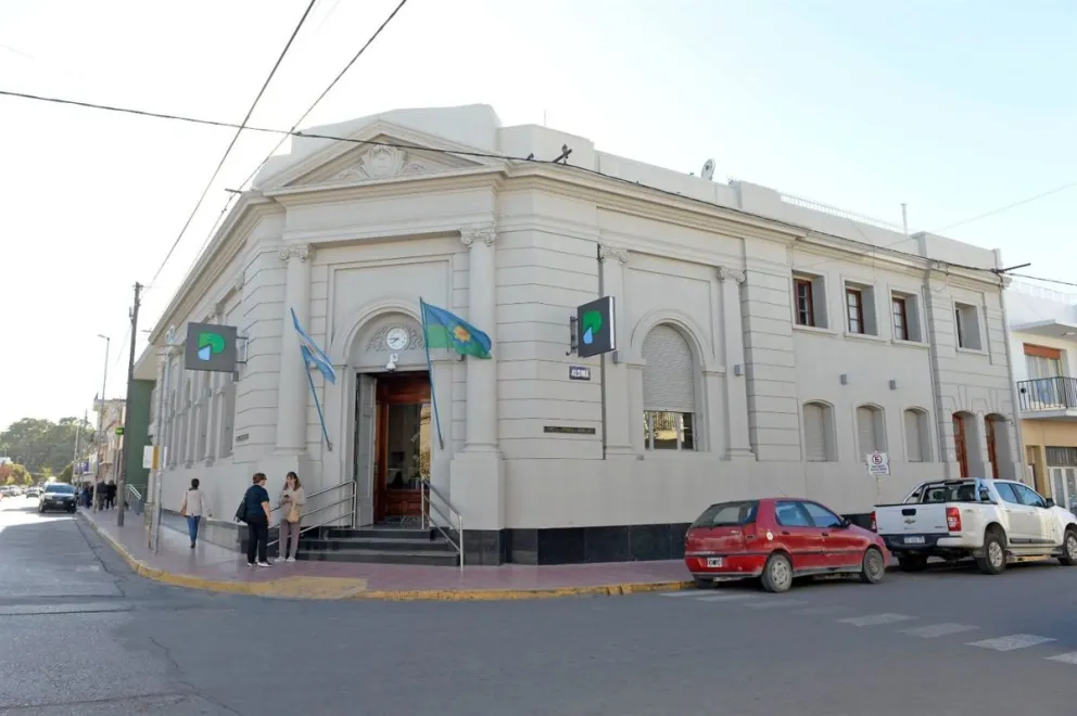 La sede del Banco Provincia en la ciudad cabecera de distrito. 