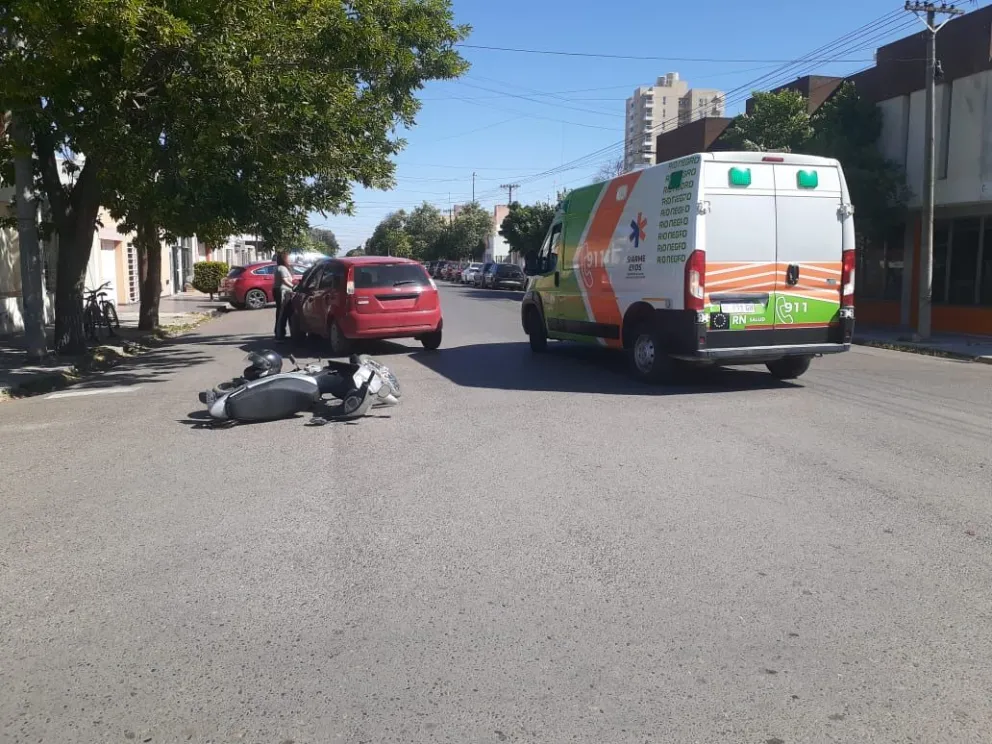 Fuerte accidente en la esquina de Guido y Alem de Viedma. 