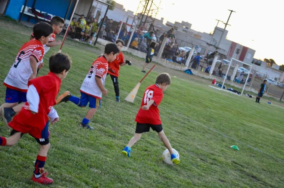 Partido lleno de emoción para los más chicos. 