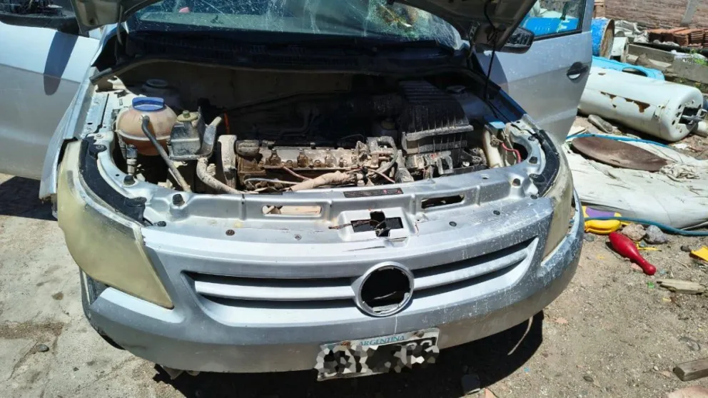 El vehículo resultó con daños materiales. 