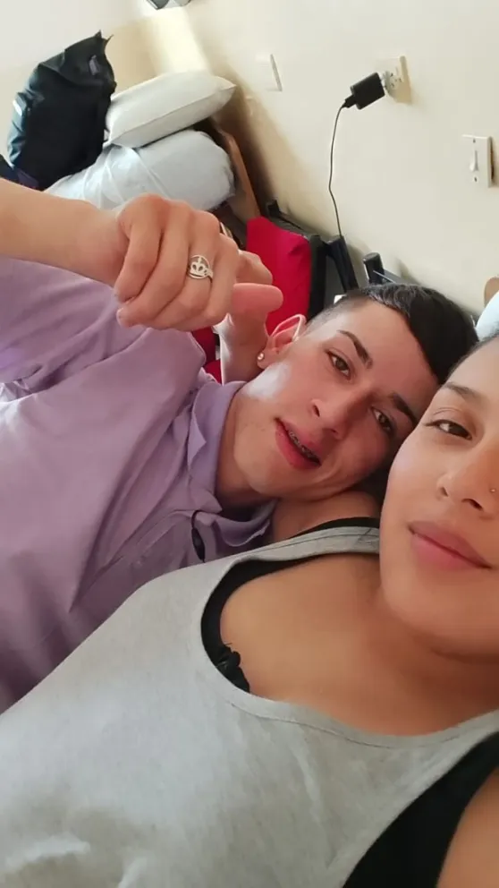 Alan y Valentina en la sala de internaciones. Foto: gentileza. 