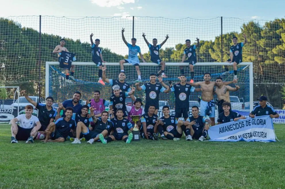 Festejo Aviador para un nuevo título local. Fotos Emanuel Mirenghi. 