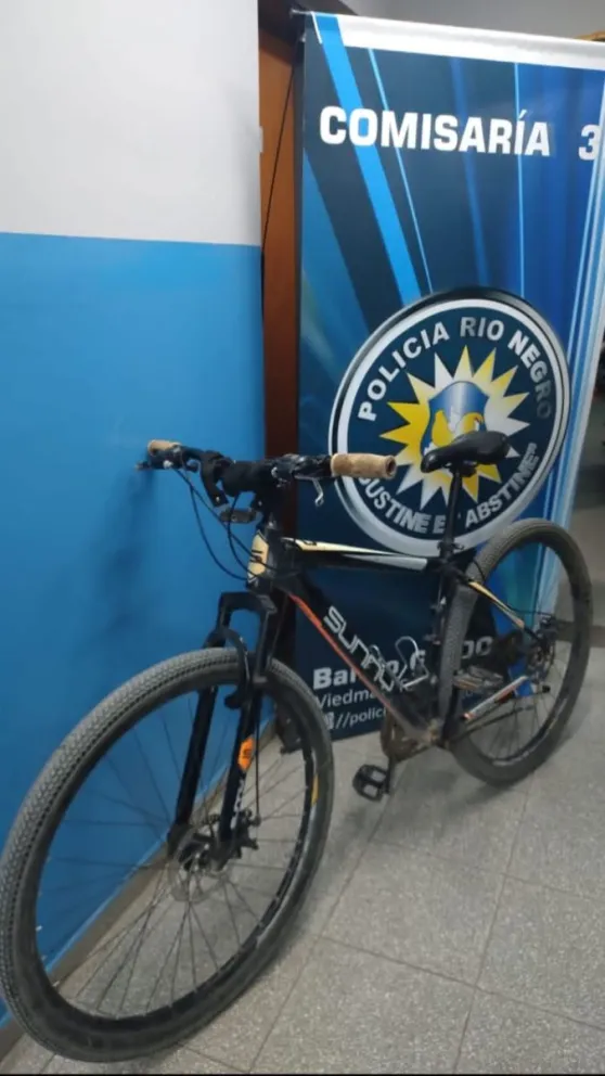 La bicicleta robada en el Puente Viejo y recuperar por personal de la Comisaría 30. Foto: gentileza 