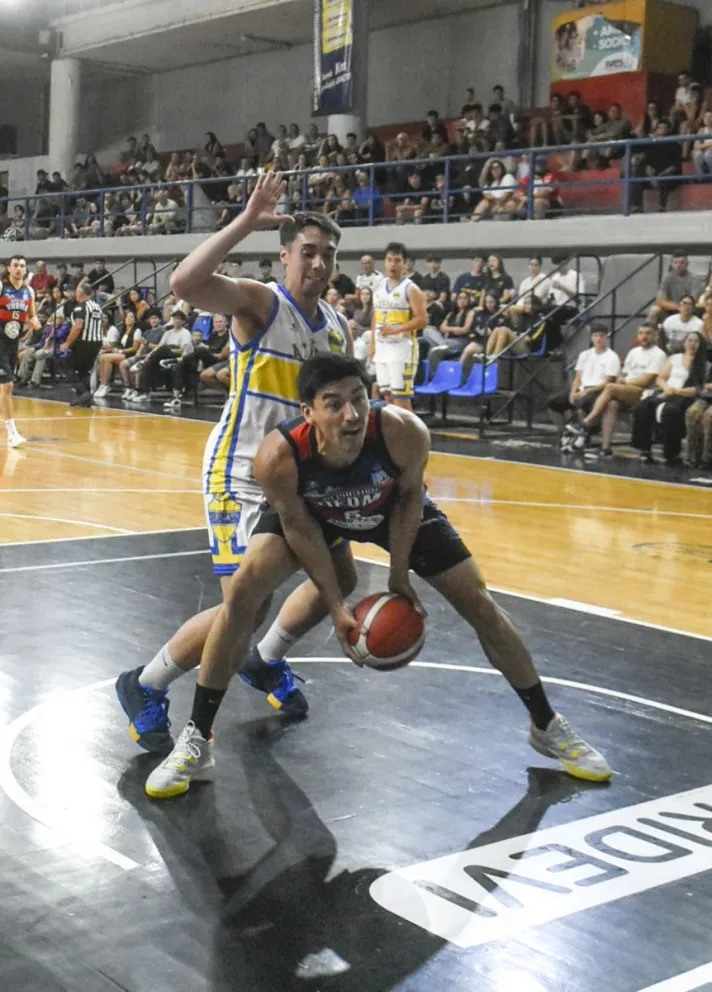 Deportivo Viedma se quedó con el primer "chico". Fotos: Vanesa Schwemmler para NoticiasNet.