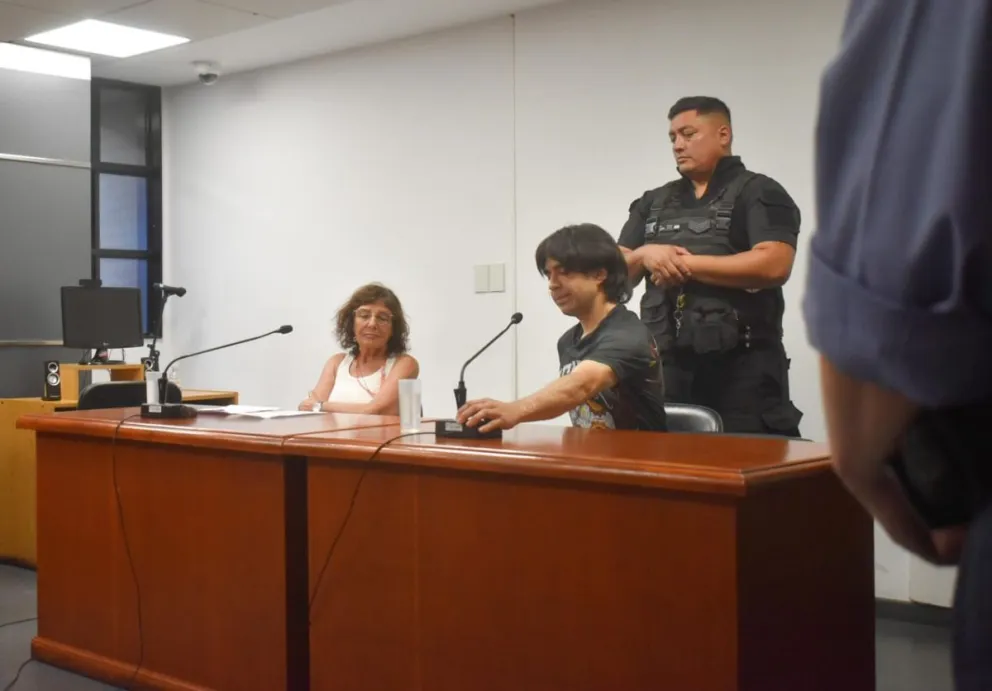 El individuo escuchó cada una de las imputaciones y asintió con todo. Fotos NoticiasNet. 