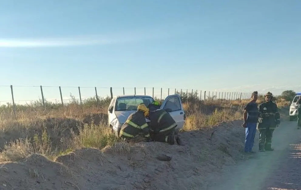 Personal de Policía, Defensa Civil y Bomberos trabajaron en el lugar. 