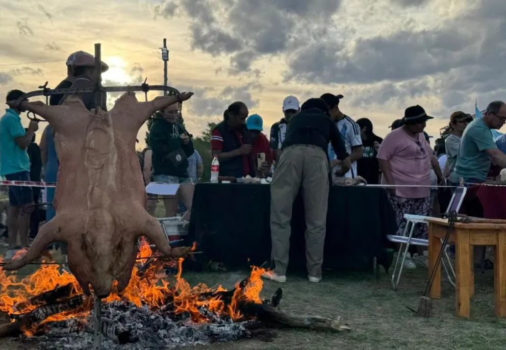 12 asadores a "full". Fotos gentileza.