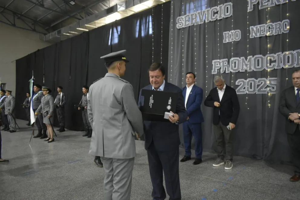 Son 93. Se graduaron 81 como agentes y el resto como oficiales del SPP. Foto: Vanesa Schwemmler