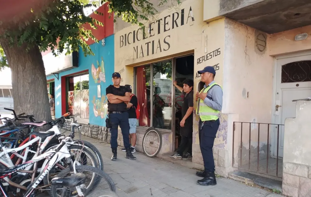 El personal policial se hizo presente en el lugar.
