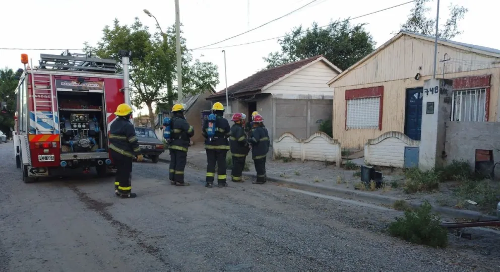 Los bomberos se hicieron presente ante la alerta vecinal. 