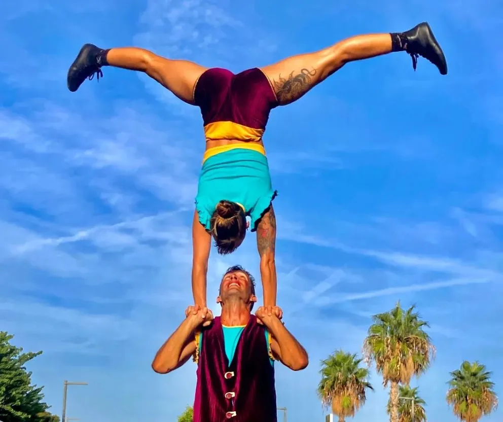 Acrobatas de Circo Volador, Saladillo, Buenos Aires. Foto: Créditos Web.