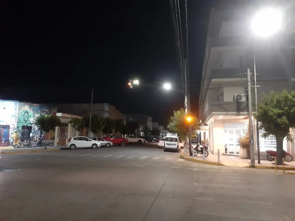 Esquina de Rivadavia y Mitre anoche. Foto NoticiasNet.