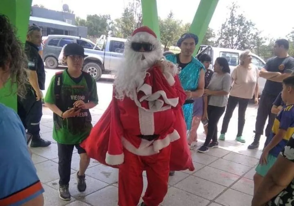 Juguetes, pelotas y ropa serán entregados en hospitales y hogares. 