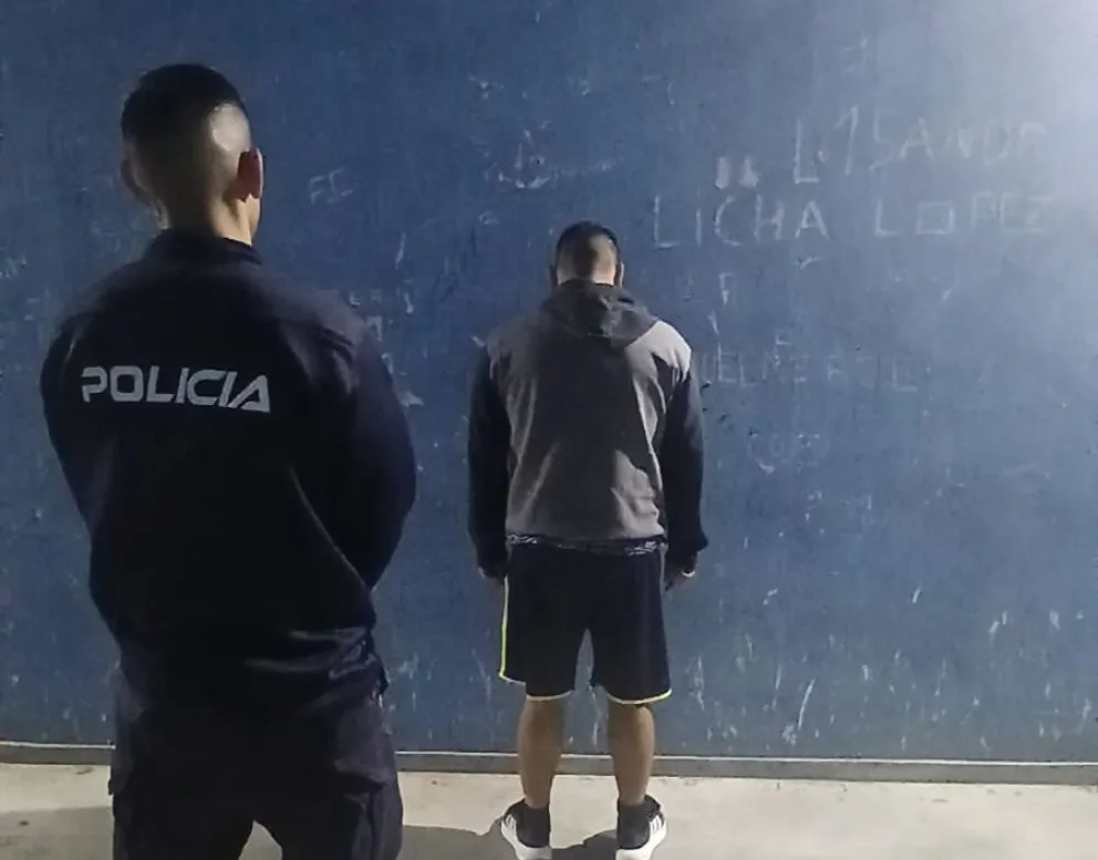 Contra la pared en la comisaría 1º. Foto gentileza.