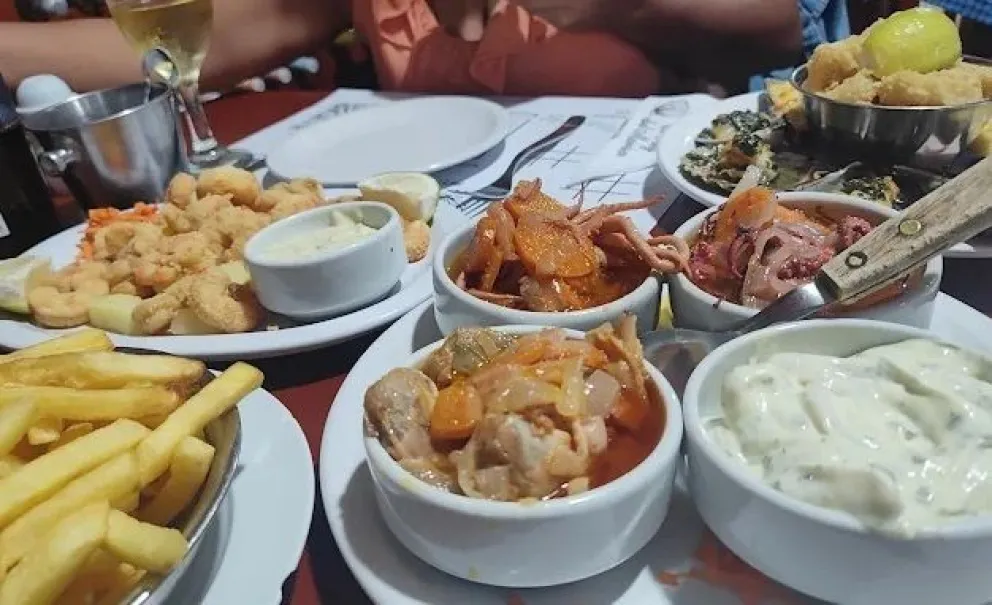 La mesa está servida. Foto Carlos Aguilar. Informativo Hoy.