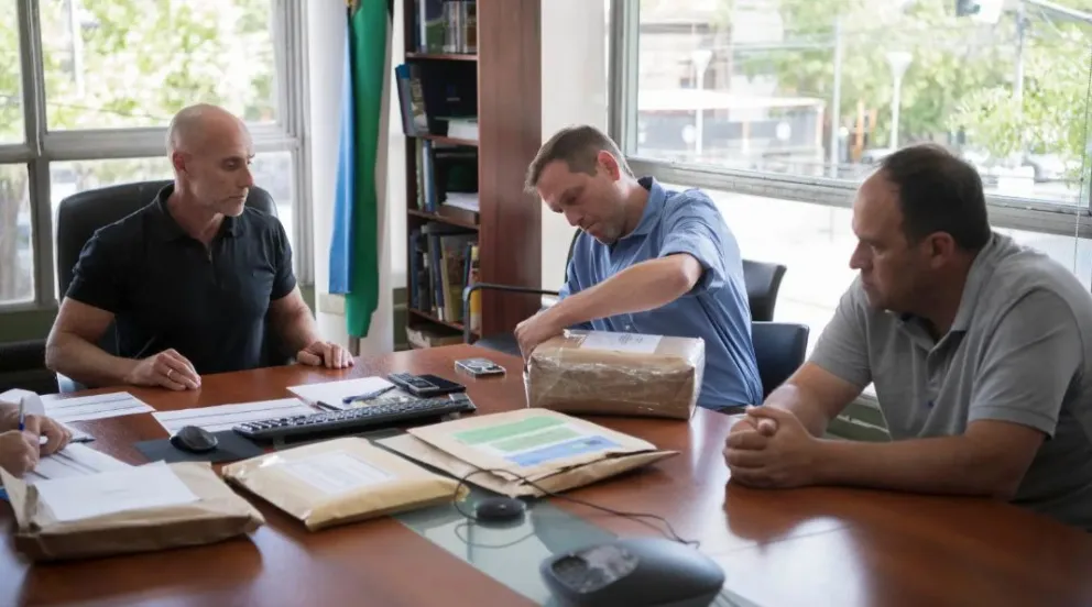 Apertura de sobres de dos licitaciones estratégicas destinadas a Seguridad y Justicia. Foto: Gobierno de Río Negro.