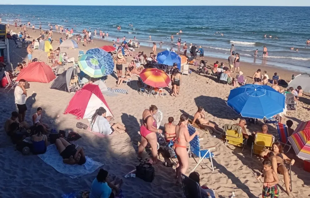 Playa colmada. Foto Carlos Aguilar/Informativo Hoy.